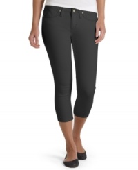 Embrace the heat in these cropped jeans from Levi's that pairs a slimming dark wash with a super skinny leg! Embrace the heat in these cropped jeans from Levi's that pairs a slimming dark wash with a super skinny leg!