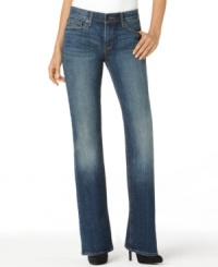 Perfect for everyday wear, these Levi's 525 bootcut jeans feature a figure-flattering cut and just-right blue wash! Perfect for everyday wear, these Levi's 525 bootcut jeans feature a figure-flattering cut and just-right blue wash!