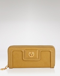 This simply styled wallet makes is a MARC BY MARC JACOBS essential. Not only does it boast ample pockets, but there's luxe leather and signature hardware for added allure. This simply styled wallet makes is a MARC BY MARC JACOBS essential. Not only does it boast ample pockets, but there's luxe leather and signature hardware for added allure.