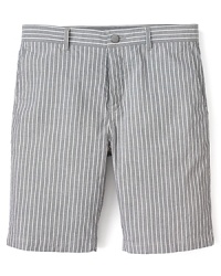 A casual cool short for relaxed weekends and vacation days, featuring a smart stripe pattern and a savvy 6-pocket design. A casual cool short for relaxed weekends and vacation days, featuring a smart stripe pattern and a savvy 6-pocket design.