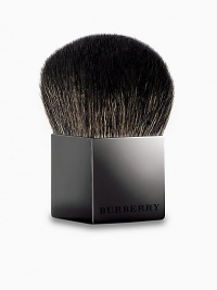 A natural beauty brush made of pony and goat hair for extreme softness and precise application. Use with powders to apply all over the face, especially with the Warm Glow. 