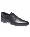 Step to the office with cool confidence and lace up in these smooth, plain toe oxford men's dress shoes from Calvin Klein.