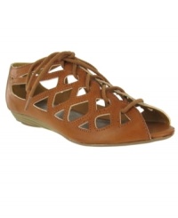 Your style renaissance begins! These Italian-inspired Botticelli flats from Mia flaunt an eye-catching cut-out design for seasonal inspiration. Your style renaissance begins! These Italian-inspired Botticelli flats from Mia flaunt an eye-catching cut-out design for seasonal inspiration.