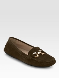 Well-structured flats in super-soft suede accented by goldtone hardware.Signature logo detail Leather lining Rubber sole Padded insole Made in Italy Well-structured flats in super-soft suede accented by goldtone hardware.Signature logo detail Leather lining Rubber sole Padded insole Made in Italy