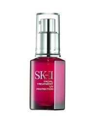 SK-II Facial Treatment UV Protection is not only rich in SK-II Pitera and moisturizers, but also contains an advanced UV-protection system (SPF 25) to provide more than the minimum recommended daily UVA/UVB protection level to help prevent premature aging. Helps protect skin from daily exposure to UV rays (responsible for over 80% of premature skin aging). Leaves skin feeling moisturized, fresh and light. SK-II Facial Treatment UV Protection is not only rich in SK-II Pitera and moisturizers, but also contains an advanced UV-protection system (SPF 25) to provide more than the minimum recommended daily UVA/UVB protection level to help prevent premature aging. Helps protect skin from daily exposure to UV rays (responsible for over 80% of premature skin aging). Leaves skin feeling moisturized, fresh and light.