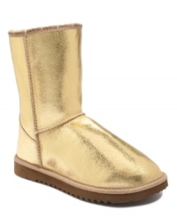 Keep a little shine in your cold weather collection. Ukala's Evie low boots are extra warm, thanks to the marino wool lining. Keep a little shine in your cold weather collection. Ukala's Evie low boots are extra warm, thanks to the marino wool lining.