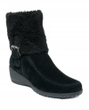 Khombu's Moon Dance boots feature a durable sole and a furry lining that keeps your toes super warm.