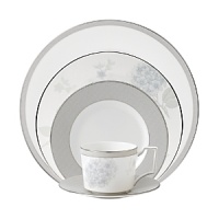 Wedgwood Patina Platinum Hydrangea 5 Piece Place Setting Wedgwood Patina Platinum Hydrangea 5 Piece Place Setting