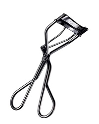 Curl lashes from the roots at a stroke and create glamour.Just one squeeze firmly catches lashes at the root leaving them beautifully curled.Edge-free design prevents pinching. Broad curve curls all lashes from the inner to the outer corner in one squeeze.Comes with one replacement rubber pad. Curl lashes from the roots at a stroke and create glamour.Just one squeeze firmly catches lashes at the root leaving them beautifully curled.Edge-free design prevents pinching. Broad curve curls all lashes from the inner to the outer corner in one squeeze.Comes with one replacement rubber pad.
