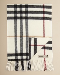 This utterly urbane scarf features Burberry's signature check print for a stately expression of heritage design, rendered in super-soft, decadent cashmere. This utterly urbane scarf features Burberry's signature check print for a stately expression of heritage design, rendered in super-soft, decadent cashmere.