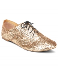 Vince Camuto's Selina jazz flats are spectacularly glittery with a pretty lace closure. You'll be in love the moment you put them on. Vince Camuto's Selina jazz flats are spectacularly glittery with a pretty lace closure. You'll be in love the moment you put them on.