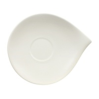 An asymmetrical shape in crisp white porcelain fashions a modern statement in Villeroy & Boch's Flow collection. Easy to pair with your existing dinnerware, it is equally suited to casual and fine dining occasions. An asymmetrical shape in crisp white porcelain fashions a modern statement in Villeroy & Boch's Flow collection. Easy to pair with your existing dinnerware, it is equally suited to casual and fine dining occasions.