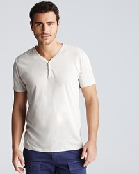 A linen and cotton blend create a naturally flowing drape to the v neck cotton henley.