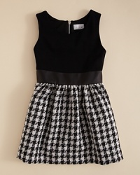 Z by Zoe Girls' brings a classic look to life, contrast solid blocks with oversized houndstooth on this exquisite sleeveless dress. Z by Zoe Girls' brings a classic look to life, contrast solid blocks with oversized houndstooth on this exquisite sleeveless dress.