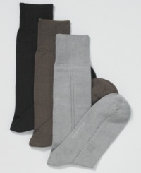 Treat your feet to the same elevated style as you do the rest of your professional wardrobe with these socks from Perry Ellis. Treat your feet to the same elevated style as you do the rest of your professional wardrobe with these socks from Perry Ellis.