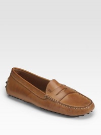 Leather with tonal stitching and rubber dot heel.Round toe Leather lining Padded insole Rubber sole Made in Italy Leather with tonal stitching and rubber dot heel.Round toe Leather lining Padded insole Rubber sole Made in Italy