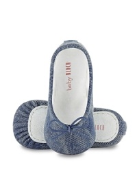 These delicate denim print ballet shoes from Bloch Baby are sure to garner applause from her first step forward. These delicate denim print ballet shoes from Bloch Baby are sure to garner applause from her first step forward.