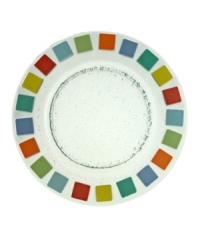 Spice up your Twist Alea collection with this bright buffet plate. Textured glass is edged with colorful tiles in a festive complement to the cheery porcelain dinnerware patterns from Villeroy & Boch.