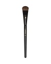 This full, natural-bristled brush is the ideal partner to all eye shadows. It quickly and evenly applies shadow to the lid for a smooth, flawless look.