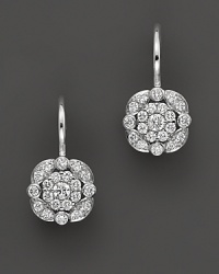 Beautiful diamond earrings in white gold with a vintage feel. Beautiful diamond earrings in white gold with a vintage feel.