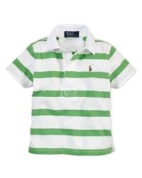A short-sleeved rugby is rendered in breathable woven cotton with a preppy striped pattern for a handsome finish. A short-sleeved rugby is rendered in breathable woven cotton with a preppy striped pattern for a handsome finish.