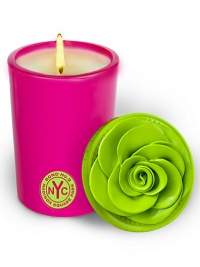 Madison Square Park was the height of fashion in the Gilded Age. Today, it's back in a hip, cool revival mode so now is the time for a neighborhood eau de parfum candle. 60 hour burn time.Top notes: grape hyacinth, huckleberry, prairie dropseed grasss Middle notes: red leaf rose, red hunter tulips Base notes: hoptree, teakwood and vetiver root Madison Square Park was the height of fashion in the Gilded Age. Today, it's back in a hip, cool revival mode so now is the time for a neighborhood eau de parfum candle. 60 hour burn time.Top notes: grape hyacinth, huckleberry, prairie dropseed grasss Middle notes: red leaf rose, red hunter tulips Base notes: hoptree, teakwood and vetiver root