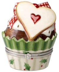Decorated with Linzer heart and gingham bow, this figural cupcake box is a sweet stocking stuffer from Villeroy & Boch's Winter Bakery collection. Decorated with Linzer heart and gingham bow, this figural cupcake box is a sweet stocking stuffer from Villeroy & Boch's Winter Bakery collection.