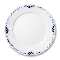 The beautiful lace borders encircling every items of the Princess dinnerware series are decorated with mussels, revealing a close relationship with the fluted services. Both the actual pieces and the hand-painted pattern of this distinctive collection were designed by Arnold Krog in the 1880, when he was artistic director of Royal Copenhagen Porcelain Manufactory. This series, however, was not actually produced for practically another hundred years in 1978.