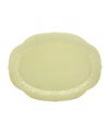 With fanciful beading and a feminine edge, this Lenox French Perle platter has an irresistibly old-fashioned sensibility. Hardwearing stoneware is dishwasher safe and, in a soft pistachio hue with antiqued trim, a graceful addition to every meal.