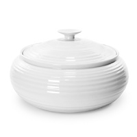 Sophie Conran for Portmeirion glassware is an innovative range of tableware, designed by cook and food writer, Sophie Conran. The range of products have a sense of duality as they are hard-wearing, yet delicate aesthetically. The Sophie Conran for Portmeirion line was created to make life look good and taste better. Available in white, sage, and forget me not blue. Sophie Conran for Portmeirion glassware is an innovative range of tableware, designed by cook and food writer, Sophie Conran. The range of products have a sense of duality as they are hard-wearing, yet delicate aesthetically. The Sophie Conran for Portmeirion line was created to make life look good and taste better. Available in white, sage, and forget me not blue.