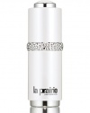 The most potent product of the systéme, combining anti-aging, anti-pigmentation and luminescence with pearlescent pigments and liquid crystals to inhibit melanin production, detoxify and beautify. Dark spots and uneven coloring can give your skin an aged look beyond its years. This potent anti-pigmentation serum interrupts the cycle that creates age spots, stopping discoloration before it begins.