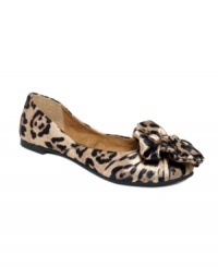 Silky prints with a big ol' matching bow. The details of the Marlie flats by Rocket Dog ensure that these flats stand out from the rest. Silky prints with a big ol' matching bow. The details of the Marlie flats by Rocket Dog ensure that these flats stand out from the rest.