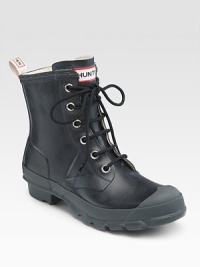 Utility-style rubber in two tones with the classic Hunter logo at front.Heel, 1 (25mm) Shaft, 6 Leg circumference, 12 Pull-on style Padded insole Rubber sole Imported Please note: During manufacturing, a white wax is inserted into the mix to protect the rubber. This wax can give these boots a white, cloudy look called blooming. It does this to protect the rubber from drying out. 