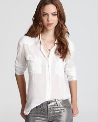 Inspired by classic western style, this James Perse blouse features double patch pockets and lends a perfectly neutral touch to your wardrobe. Inspired by classic western style, this James Perse blouse features double patch pockets and lends a perfectly neutral touch to your wardrobe.
