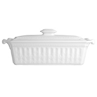 The Louvre dinnerware collection takes its design inspiration from architectural motifs that adorn the exterior of the Louvre museum. Casual or formal, this collection offers great practicality and adapts to every occasion. Oven and dishwasher safe, many of the bakeware pieces transition from oven to table. The Louvre dinnerware collection takes its design inspiration from architectural motifs that adorn the exterior of the Louvre museum. Casual or formal, this collection offers great practicality and adapts to every occasion. Oven and dishwasher safe, many of the bakeware pieces transition from oven to table.