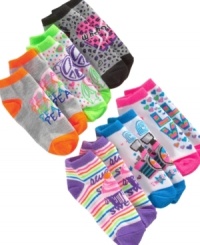 Fun for her feet! She'll have the best dressed pair of tootsies around in any pair of socks from this So Jenni six-pack. Fun for her feet! She'll have the best dressed pair of tootsies around in any pair of socks from this So Jenni six-pack.