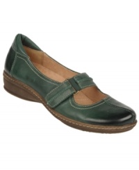 Such ease. Such style. Naturalizer's Mosa flats feature N5 Comfort technology and a removable footbed. Such ease. Such style. Naturalizer's Mosa flats feature N5 Comfort technology and a removable footbed.