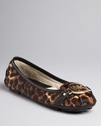 Cheetah wins in these wildly exciting MICHAEL Michael Kors moccasin flats, with bold logo accents that pop. Cheetah wins in these wildly exciting MICHAEL Michael Kors moccasin flats, with bold logo accents that pop.