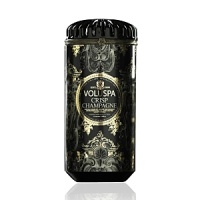 A luxury candle with a scent of sparkling brut champagne mingles with hints of vanilla and barrel oak. A luxury candle with a scent of sparkling brut champagne mingles with hints of vanilla and barrel oak.