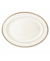 From designer kate spade comes this clean, classic and glistening dinnerware collection. Featuring lustrous gold, platinum and black rim accents on fine white bone china, Sonora Knot is a fresh take on traditional finery, perfect for any occasion.