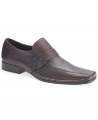 The clean lines and smooth leather strap on this pair of men's dress shoes make these comfortable Kenneth Cole loafers a great choice for any day of the week. The clean lines and smooth leather strap on this pair of men's dress shoes make these comfortable Kenneth Cole loafers a great choice for any day of the week.