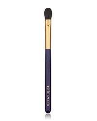 Long, tapered brush expertly blends and softens shadow from outside to inside corner for a seamless, polished look. Long, tapered brush expertly blends and softens shadow from outside to inside corner for a seamless, polished look.