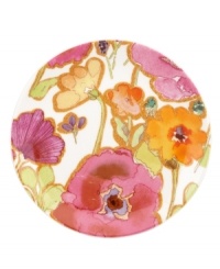 In an inspiring display of alluring watercolors, these coupe party plates offer a bright, contemporary addition to your table. Mix and match across the Lenox Floral Fusion dinnerware collection for a stunning presentation.