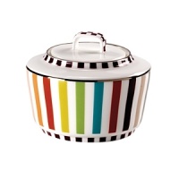 Missoni has created a multicolored décor that has been inspired by the colors of flowers and leaves of the tropical forest. This fantasy brings particular warmth to the most important pieces of the collection, standing out clearly on the white surface of the porcelain. Missoni has created a multicolored décor that has been inspired by the colors of flowers and leaves of the tropical forest. This fantasy brings particular warmth to the most important pieces of the collection, standing out clearly on the white surface of the porcelain.