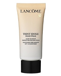 18-Hour Shine-Free Perfection. Beautifully bare sensation.A Lancôme breakthrough in long-wear makeup.Experience 18 hours of coverage, while skin feels completely bare.This fresh formula in a convenient tube delivers weightless yet moderate coverage that instantly minimizes the look of pores and imperfections. The complexion remains flawless and shine-free from morning until night-for a full 18 hours-even under humidity and perspiration.Result:A naturally matte, poreless complexion that looks and feels fresh for 18 hours. Moderate coverage.Non-acnegenic, non-comedogenic, dermatologist tested for safety and safe for all skin types, even sensitive - it also features SPF 15 for protection against UV damage.Available in 17 long-wearing shades. 18-Hour Shine-Free Perfection. Beautifully bare sensation.A Lancôme breakthrough in long-wear makeup.Experience 18 hours of coverage, while skin feels completely bare.This fresh formula in a convenient tube delivers weightless yet moderate coverage that instantly minimizes the look of pores and imperfections. The complexion remains flawless and shine-free from morning until night-for a full 18 hours-even under humidity and perspiration.Result:A naturally matte, poreless complexion that looks and feels fresh for 18 hours. Moderate coverage.Non-acnegenic, non-comedogenic, dermatologist tested for safety and safe for all skin types, even sensitive - it also features SPF 15 for protection against UV damage.Available in 17 long-wearing shades.