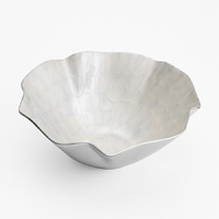 Bring the beauty of the beach to your table with the Simply Designz Ivory Collection. Handcrafted with a delicate scalloped ivory interior, this crinkle bowl is an elegant way to serve salad or fruit. Bring the beauty of the beach to your table with the Simply Designz Ivory Collection. Handcrafted with a delicate scalloped ivory interior, this crinkle bowl is an elegant way to serve salad or fruit.