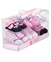 She'll look like she's ready to dance around in a pair of these socks that look like shoes from this Cutie Pie Baby 6 pack. She'll look like she's ready to dance around in a pair of these socks that look like shoes from this Cutie Pie Baby 6 pack.