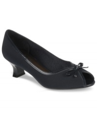 Key detailing makes Life Stride's Linette pumps a fashion knockout. Pair them with a dainty dress or work pants for a look that's truly stunning. Key detailing makes Life Stride's Linette pumps a fashion knockout. Pair them with a dainty dress or work pants for a look that's truly stunning.
