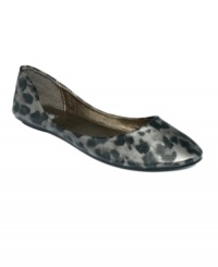 Chic cheetah print adds an exotic edge to Barefoot Tess' Kenya flats, while their trendy almond-toe shape makes them a stylish selection. Chic cheetah print adds an exotic edge to Barefoot Tess' Kenya flats, while their trendy almond-toe shape makes them a stylish selection.