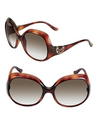 Sleek Fendi sunglasses with metal logo detail at dip temples. Sleek Fendi sunglasses with metal logo detail at dip temples.